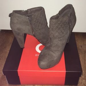 G by Guess women size 8 1/2 brown Ankle boots
